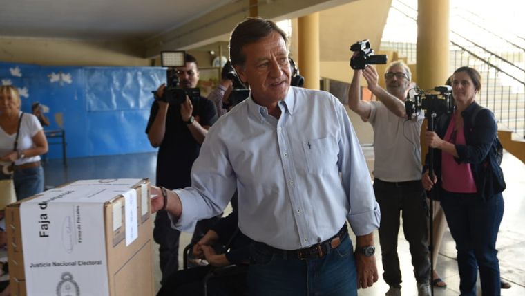 Suarez decidió su voto dentro del cuarto oscuro. Foto: ALF PONCE MERCADO / MDZ