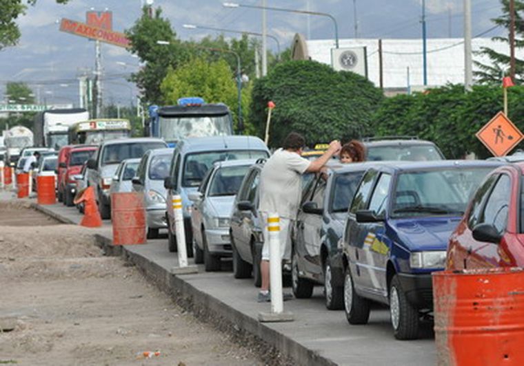 Las colas de la revisión técnica son interminables. Foto: MDZ/Archivo