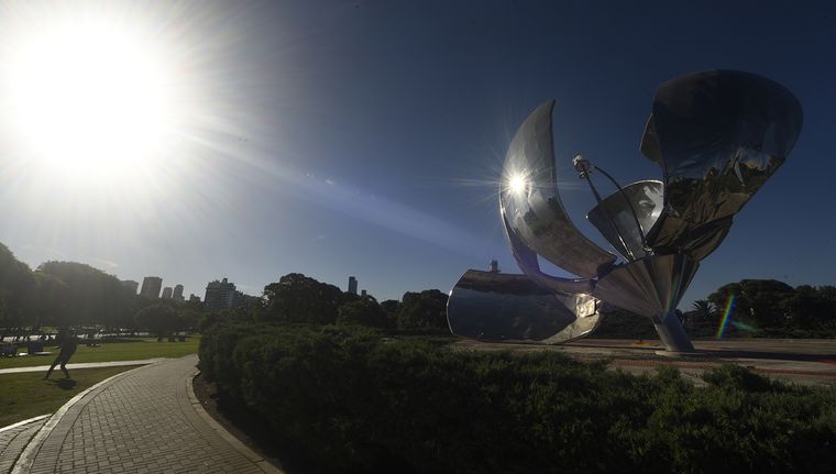 Sigue el alerta roja por altas temperaturas en el área metropolitana y se agrega una alerta amarilla por vientos fuertes Foto: Juan Mateo Aberastain Zubimendi
