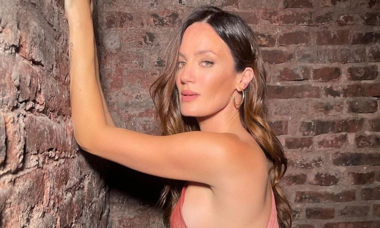 Mirá las fotos del look de Paula Chaves.