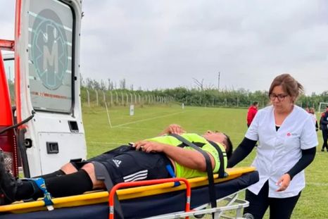 El árbitro debió ser hospitalizado Foto: Monterizos