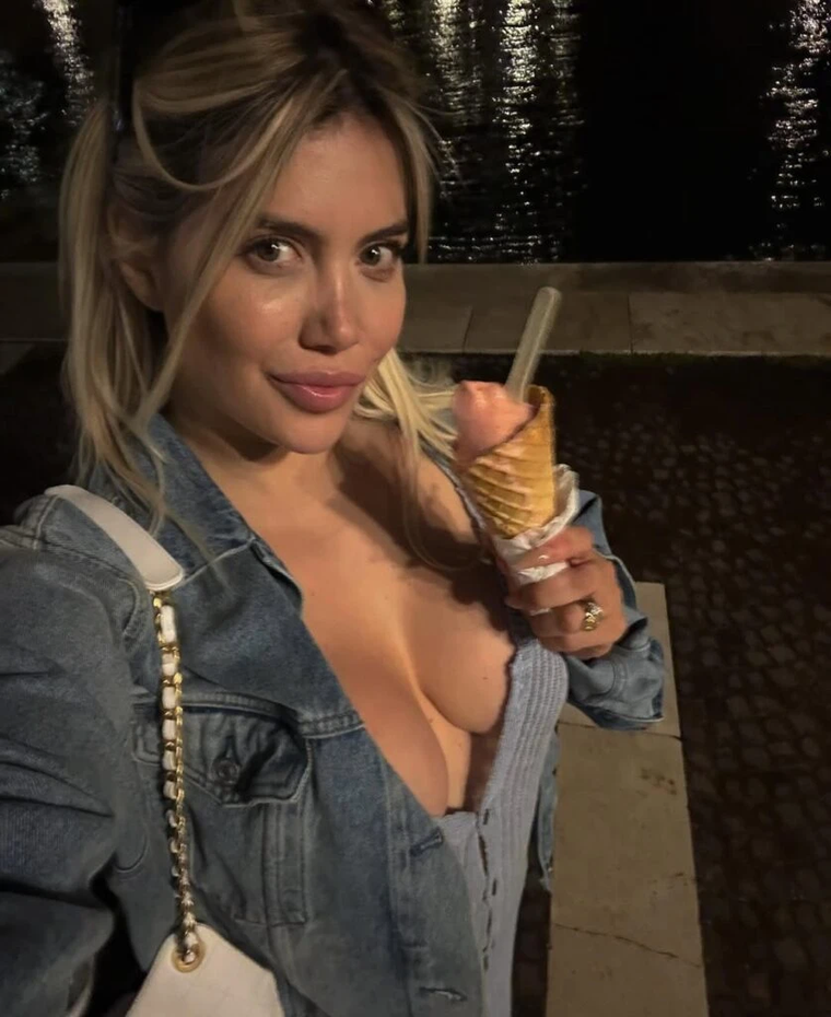 El outfit perfecto para una noche italiana. El outfit perfecto para una noche italiana.