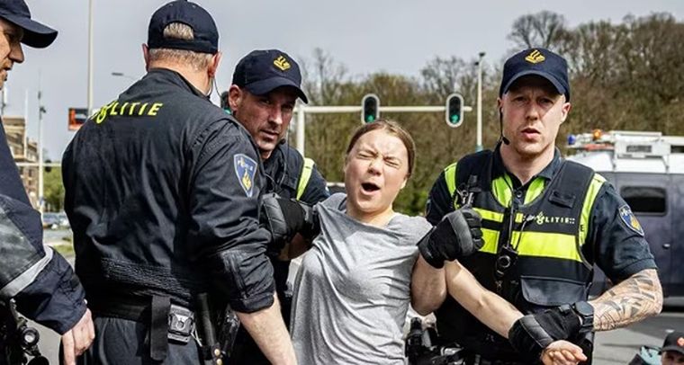 Greta Thunberg fue detenida en una protesta en los Países Bajos Foto: EFE