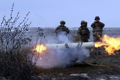 Las tropas de Ucrania y las de Rusia llevaron adelante ataques masivos en varias zonas. Foto Efe Las tropas de Ucrania y las de Rusia llevaron adelante ataques masivos en varias zonas. Foto Efe