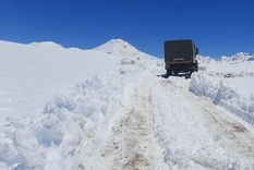 Gendarmería encabezó el rescate de los turistas varados en Laguna del Diamante Gendarmería encabezó el rescate de los turistas varados en Laguna del Diamante