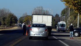 un efectivo de la policia de mendoza pidio una coima en un control vial y lo echaron