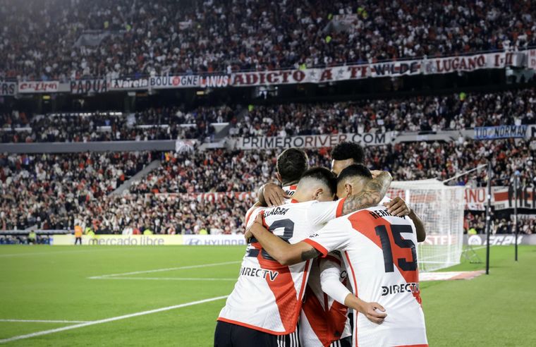 River va por todo ante Instituto. Foto: FotoBaires