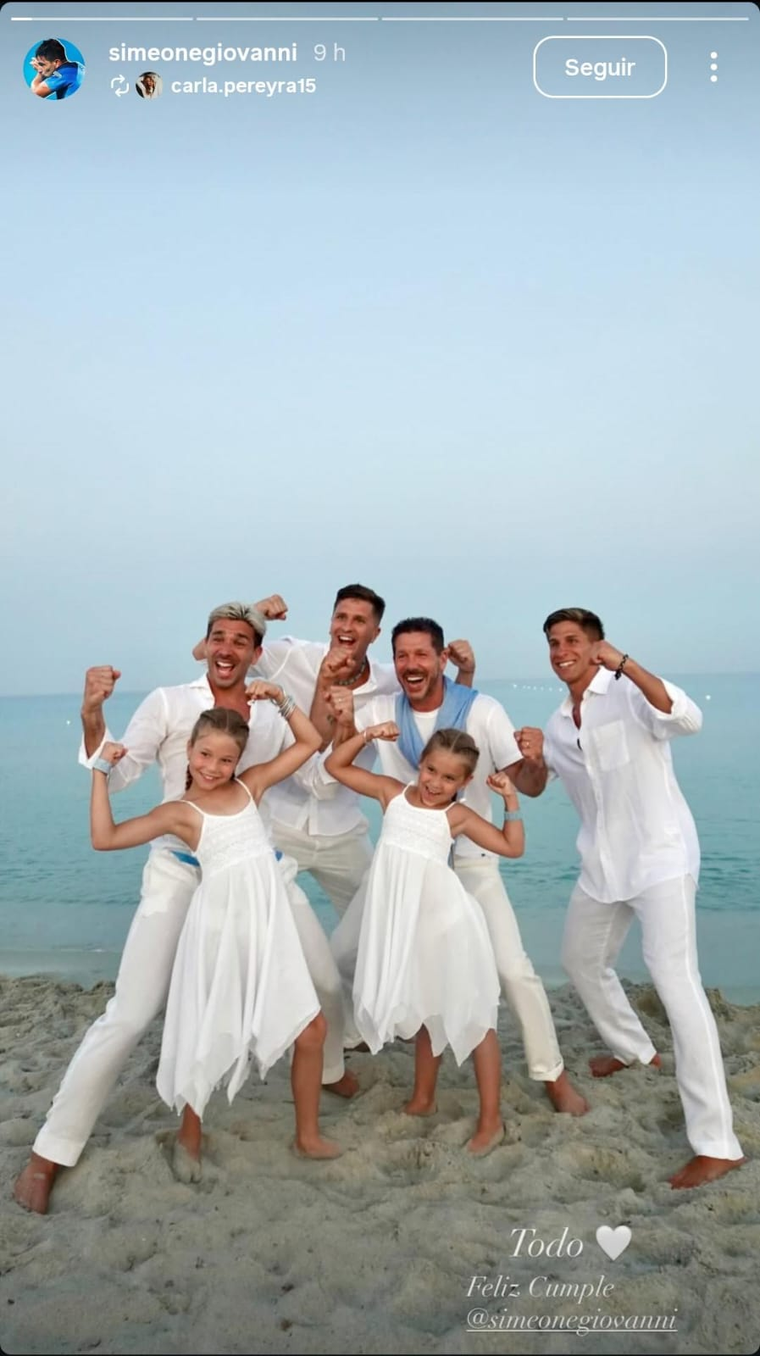 Giovanni Simeone junto a toda su familia. Créditos: Instagram / simeonegiovanni Giovanni Simeone junto a toda su familia. Créditos: Instagram / simeonegiovanni