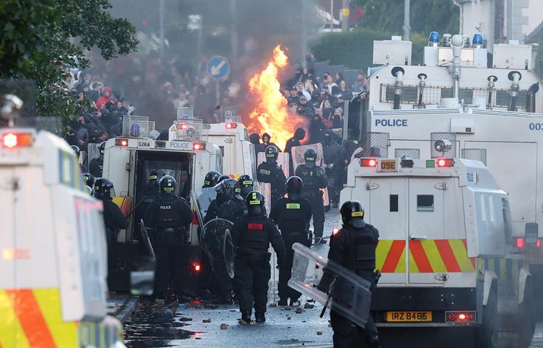 Tras el ataque de hace algunos días se desataron varios disturbios en varias regiones del Reino Unido. Tras el ataque de hace algunos días se desataron varios disturbios en varias regiones del Reino Unido.