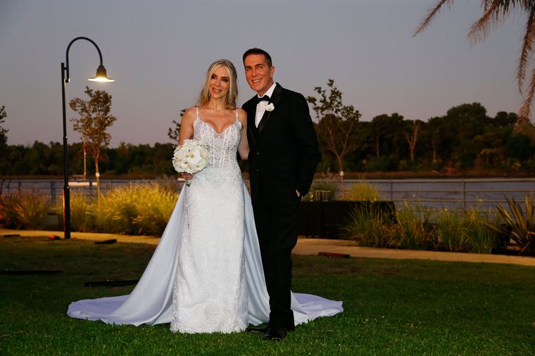 Rodolfo Barili y Lara Piro en su fiesta de casamiento. Foto: Ramiro Souto para Infobae.