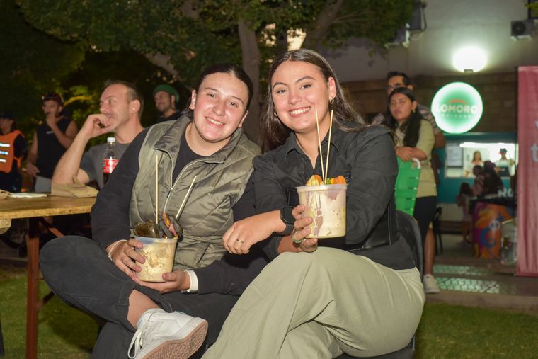 Diana Moreno, Milagros Molina. Diana Moreno, Milagros Molina.