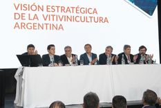 Una imagen de las autoridades que presidieron el Desayuno de la COVIAR 2020.