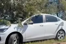 Un vecino halló el auto cerca de la Ruta Nacional N° 8, detrás del barrio privado Haras “Vacaciones”. Un vecino halló el auto cerca de la Ruta Nacional N° 8, detrás del barrio privado Haras “Vacaciones”.
