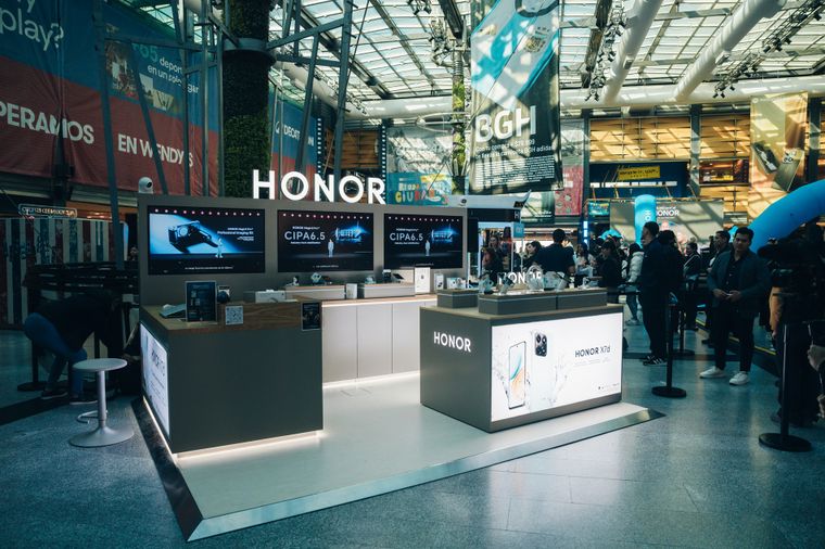 La nueva tienda oficial de Honor permite que los usuarios experimenten con las cámaras y las funciones de inteligencia artificial de los últimos lanzamientos de la marca.