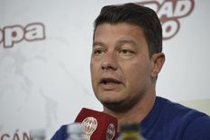 Battaglia fue presentado como DT de Huracán. Foto: @CAHuracan Battaglia fue presentado como DT de Huracán. Foto: @CAHuracan