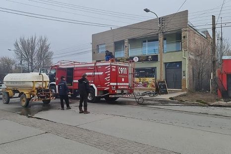 Así trabajaron Bomberos para detener el fuego