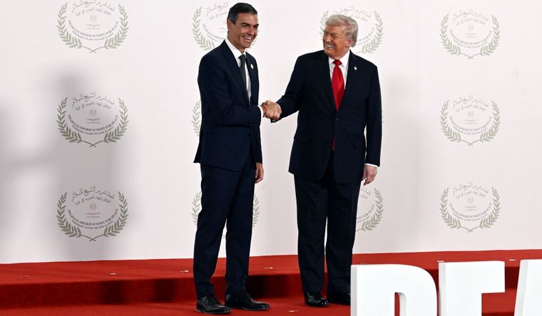 Pedro Sánchez y Donald Trump, en una pasada cita amistosa. Foto Dpa