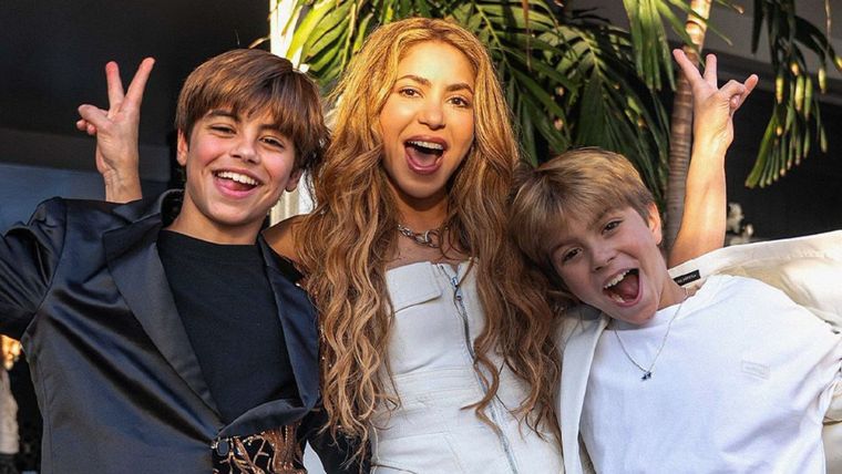 Shakira con sus hijos. Foto: Instagram: @shakira