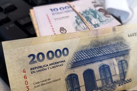Con el clima electoral calentando motores, los inversores buscan ganarle la pulseada a la inflación a través del carry trade, mientras se pueda. Con el clima electoral calentando motores, los inversores buscan ganarle la pulseada a la inflación a través del carry trade, mientras se pueda.