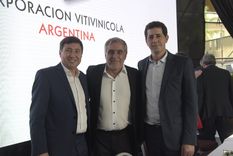 Foto: 3029: El nuevo presidente de COVIAR, José Zuccardi, junto a los ministros Daniel Arroyo, de Desarrollo Social, y Eduardo Wado de Pedro, del Interior. Foto: Gentileza