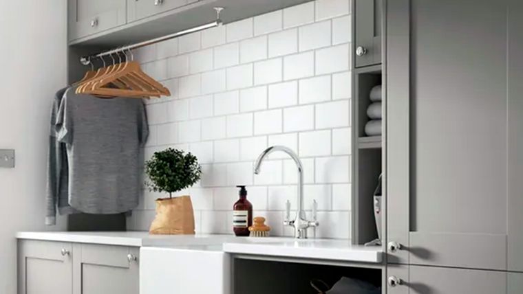 En los espacios interiores es importante no subestimar la cantidad de humedad que la ropa que se seca libera al aire. Foto: Benchmarx Kitchens