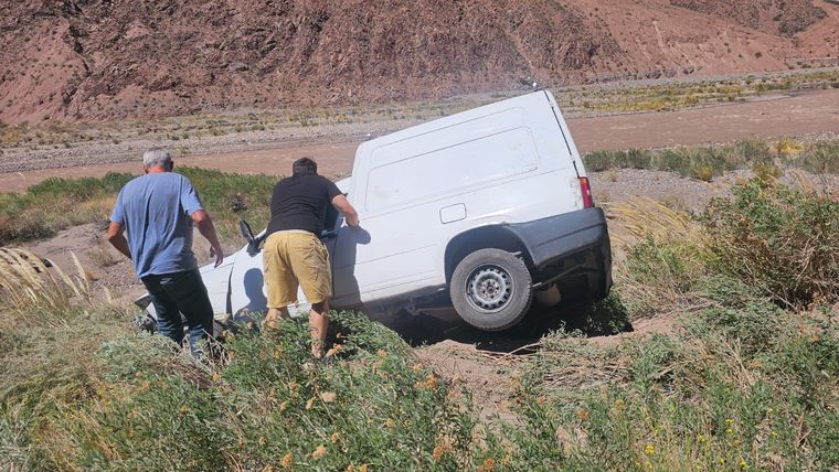 Así quedó la Fiat Fiorino tras el accidente en alta montaña.&nbsp;