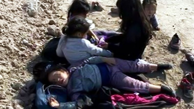 Las niñas abandonadas a su suerte. Foto: twitter.com / @TonyGonzales4TX