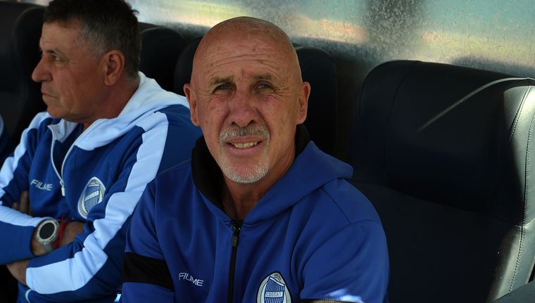 Oldrá espera por Rasmussen y Fernández. Foto: ALF PONCE MERCADO / MDZ