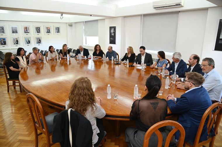 El Gobierno de Mendoza firmó un acuerdo con las maternidades privadas El Gobierno de Mendoza firmó un acuerdo con las maternidades privadas