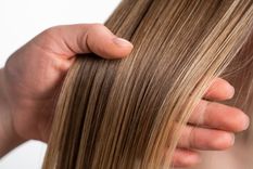 Los trucos de un estilista para tener un cabello espectacular Sigue una rutina de cuidado adecuada y conseguirás un pelo de revista. Foto: Freepik