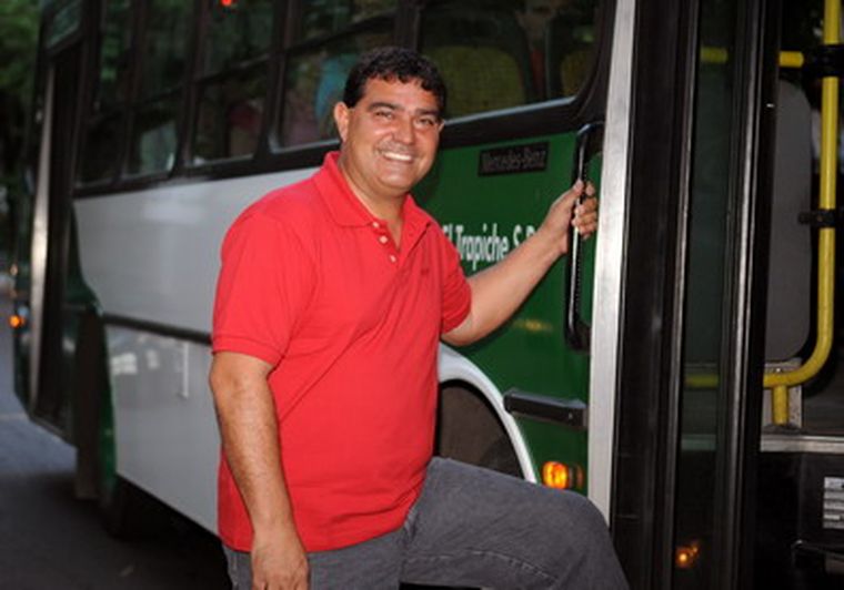 Sergio Scivoletto se sube al micro del Torneo Argentino C Foto: Nacho Gaffuri / MDZ