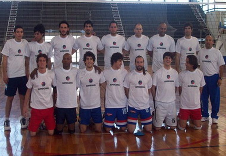 El Mendoza Voley arrancó con una victoria en la Copa ACLAV. Foto: MDZ