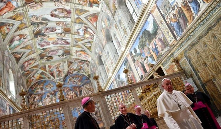 El papa Francisco, en la Capilla Sixtina, del Vaticano. Foto: Efe.