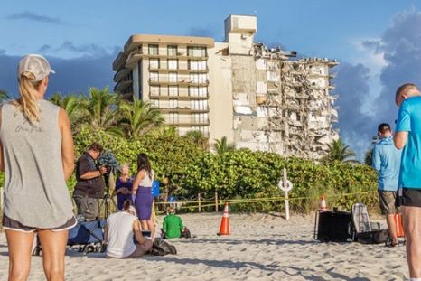 El edificio colapsó en la madrugada del jueves. Foto: GETTY IMAGES