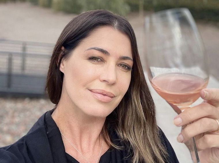 Pamela David probando su vino. Foto: Instagram @pamedavid