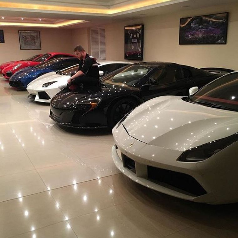 El Canelo es un amante de la velocidad y los superdeportivos. Foto: Instragram