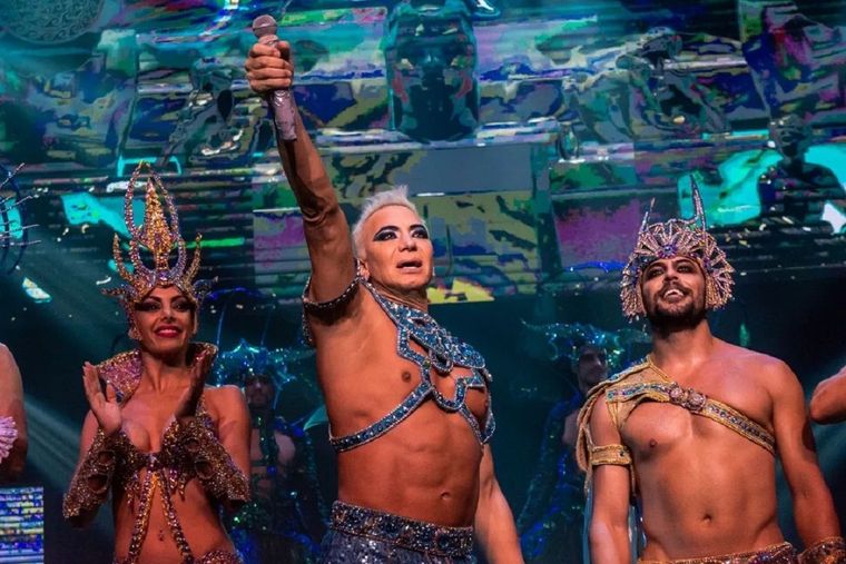 Los espectadores del show quedaron consternados en el instante en el que el coreógrafo cayó al piso.