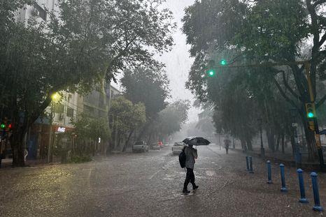 Mendoza, bajo alerta por tormentas fuertes. Mendoza, bajo alerta por tormentas fuertes.