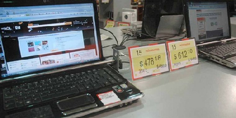 Faltan computadoras de primeras marcas y las que hay subieron fuerte sus precios.