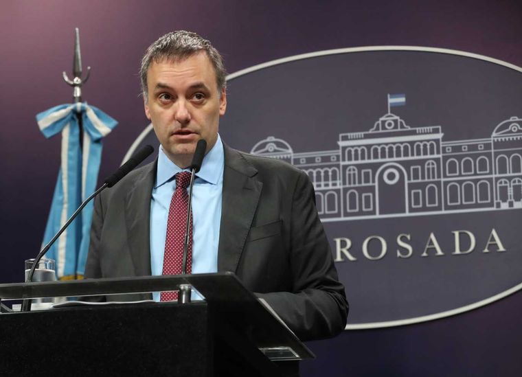 Adorni habló en su habitual conferencia de prensa. Foto: NA