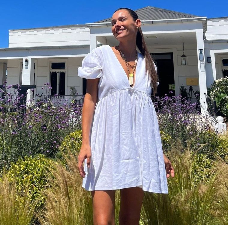 Los infaltables de la primavera: elige tu vestido blanco favorito inspirada en los diseños de las modelos Foto: Instagram