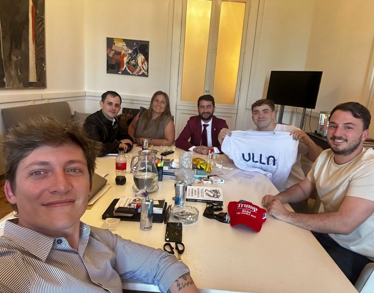El encuentro de los referentes de ULLA con Santiago Caputo, Agustín Romo, Nahuel Sotelo y Lucas 'Sagaz' Luna en Casa Rosada. El encuentro de los referentes de ULLA con Santiago Caputo, Agustín Romo, Nahuel Sotelo y Lucas 'Sagaz' Luna en Casa Rosada.
