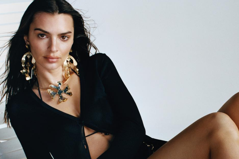 Emily Ratajkowski siempre sabe lucirse: mira las espectaculares botas texanas. Foto: INSTAGRAM emrata