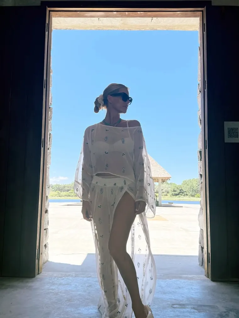 Cómo llevar transparencias blancas según Nicole Neumann. Cómo llevar transparencias blancas según Nicole Neumann.