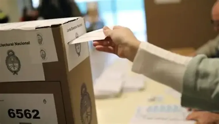 Durante la veda electoral, toda actividad proselitista o de propaganda política está prohibida. Durante la veda electoral, toda actividad proselitista o de propaganda política está prohibida.