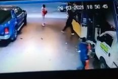 a lo relatos salvajes: le parecio caro el estacionamiento y rompio la cabina