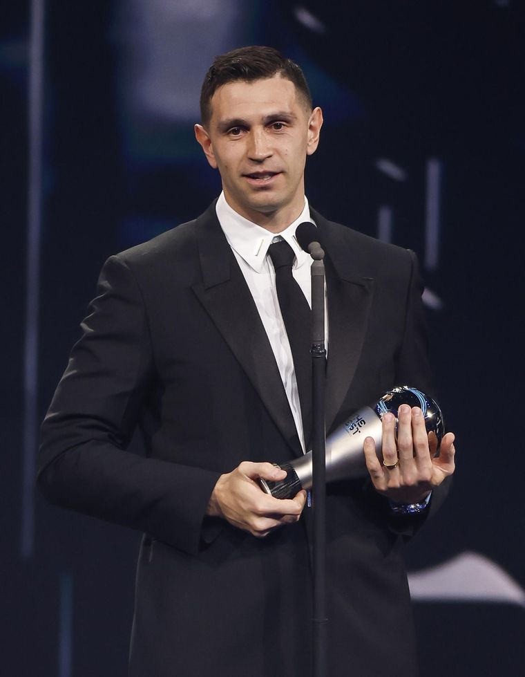 Dibu Martínez, mejor arquero del mundo para la FIFA. Foto: EFE