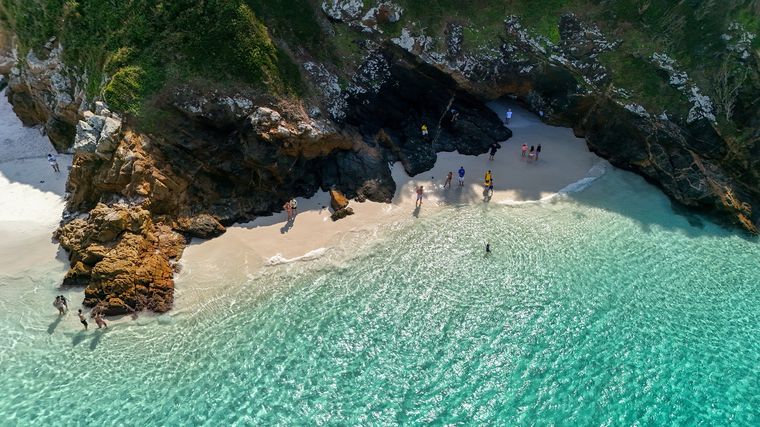 Arraial do Cabo es uno de los pueblos brasileños donde junio todavía mantiene clima ideal para disfrutar el mar. Arraial do Cabo es uno de los pueblos brasileños donde junio todavía mantiene clima ideal para disfrutar el mar.