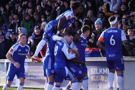 El Macclesfield, de la sexta división, hizo historia y dejó en el camino al Crystal Palace, que venía de conseguir el título en la temporada anterior. El Macclesfield, de la sexta división, hizo historia y dejó en el camino al Crystal Palace, que venía de conseguir el título en la temporada anterior.