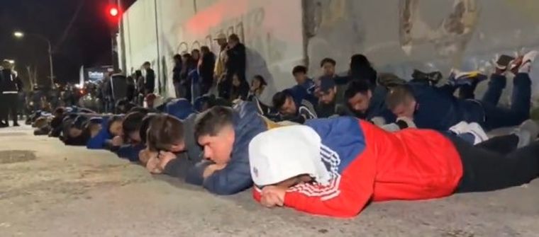 Más de 100 hinchas de la Universidad de Chile estaban detenidos. 